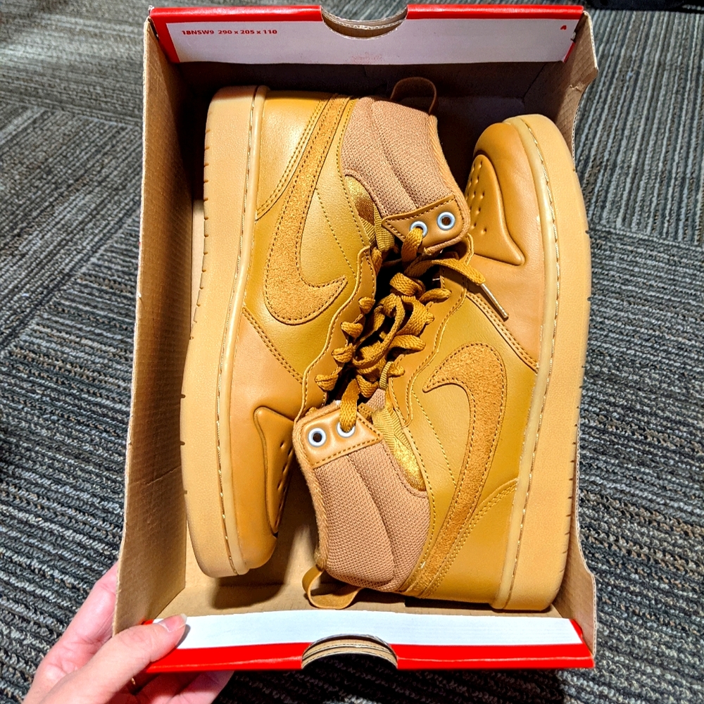 NWT Nike